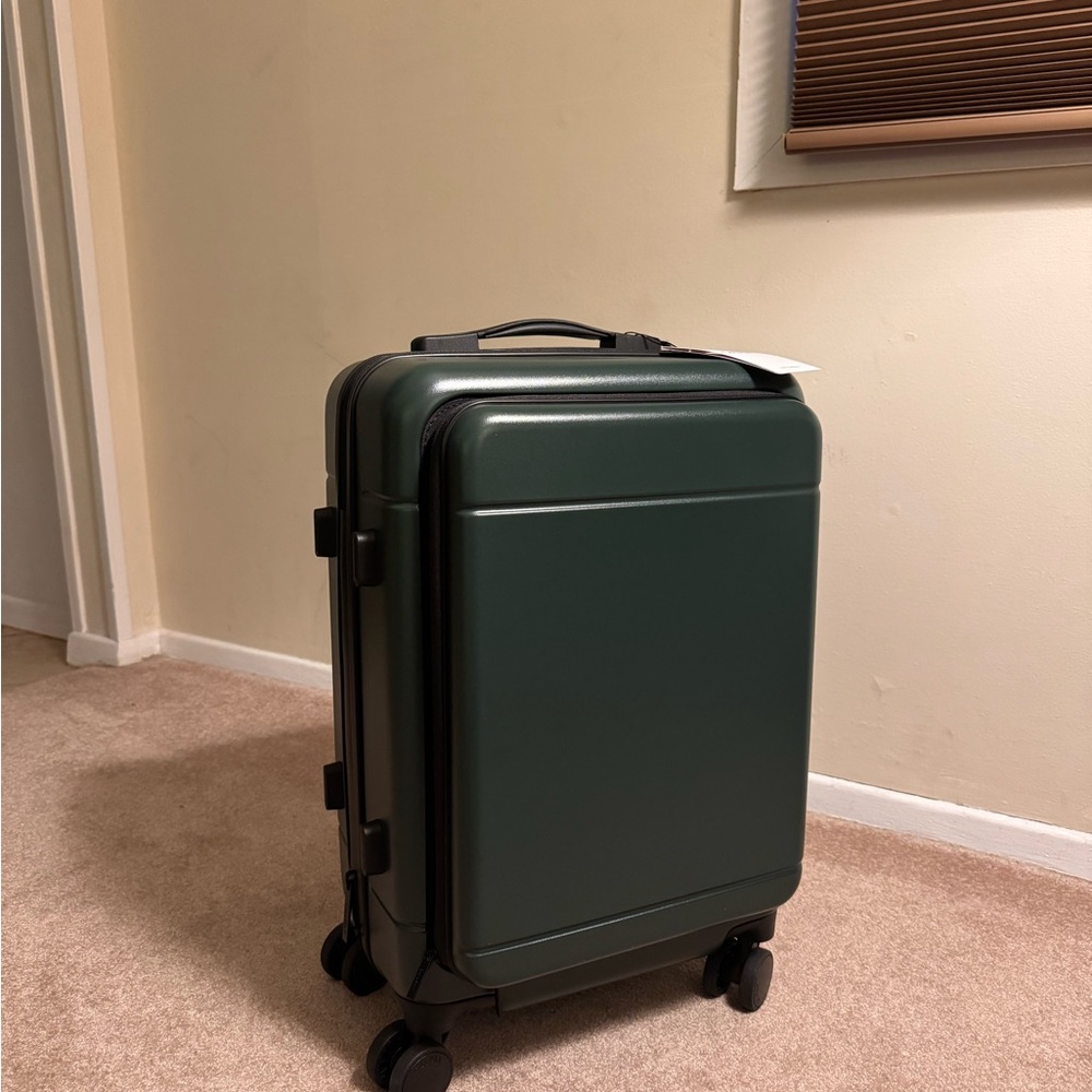 Hue Front Pocket Carry-On Luggage Suitcase in Emerald